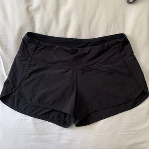 Lululemon Black Speed Up Low-Rise Short 2.5” - Size 4